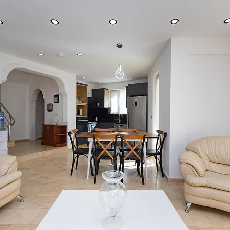 Villa 66